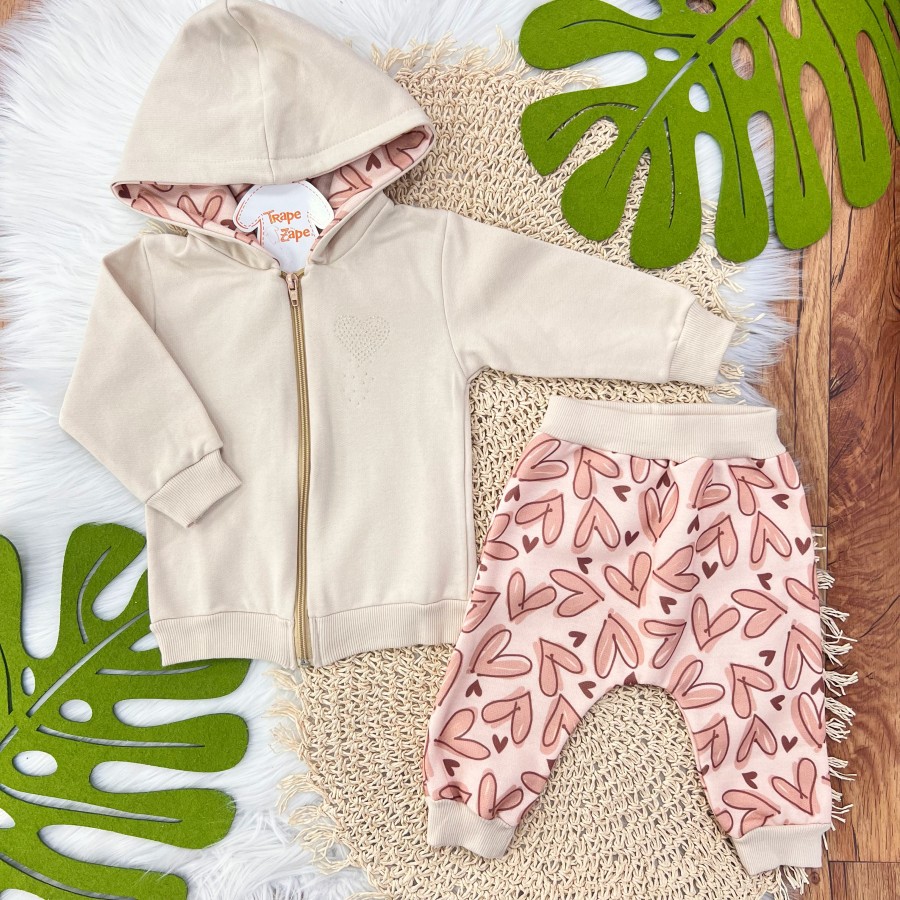 Conj. Jaqueta com Capuz e Calça de Moletom com Corações - Areia